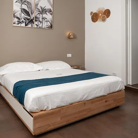 18 Luxury 4* باري