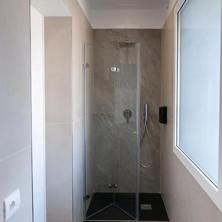 18 Luxury 4*