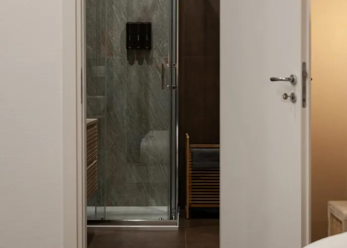 18 Luxury 4* باري